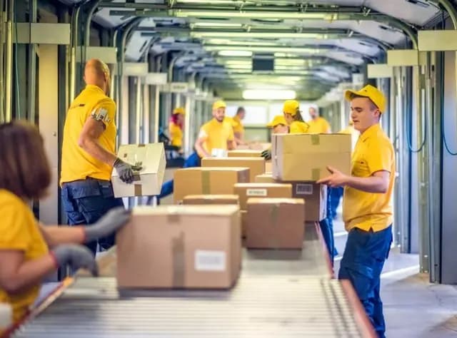 Lightweight & Cost-Effective: Fashion Industry Packaging Solutions